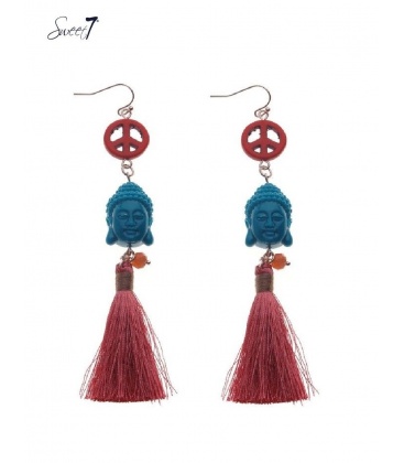 Gekleurde oorhangers met een peace teken en kwast