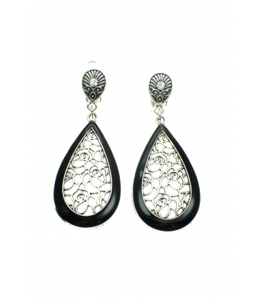 Opengewerkte oudzilverkleur oorclips met ovale hanger en zwarte accenten