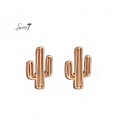 Goudkleurige oorknopjes in de vorm van een cactus