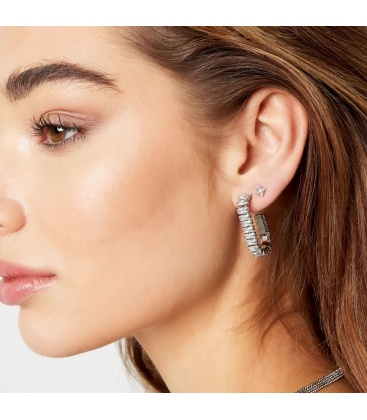 Prachtige goudkleurige oorhangers met paarse en rode zirkonia steentjes