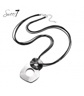 Zwarte lange koord halsketting met zilverkleurig en zwarte hanger van Sweet 7