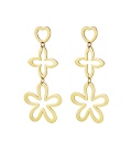 Goudkleurige oorhangers met 3 bedels ,hart en bloemen