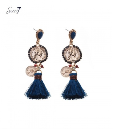 Goudkleurige oorbellen met munt bedels en blauwgroene kwasten