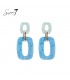 Blauwe oorhangers met een goudkleurig element
