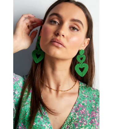 Beige kralen oorhangers met 2 harten