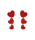 Donkerrode oorclips met drie hartvormige hangertjes