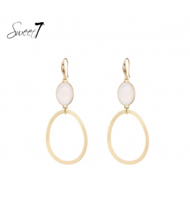  Goudkleurige oorhangers met witte glas steentjes van Sweet7 | Klassieke sieraden