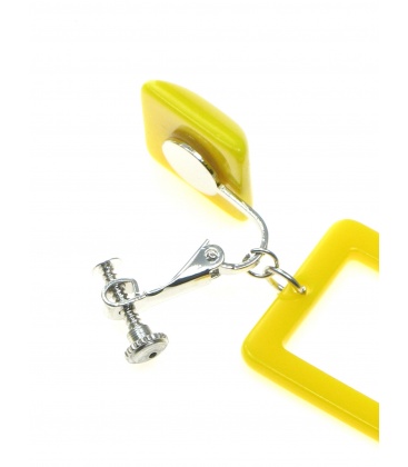 Gele oorclips met een vierkante hanger