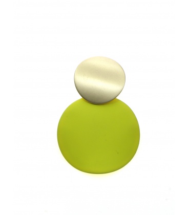 Gele oorclips met een goudkleurig oorstukje