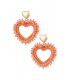 Oranje glas kralen oorhangers in de vorm van een hart en een goudkleurig oorstukje