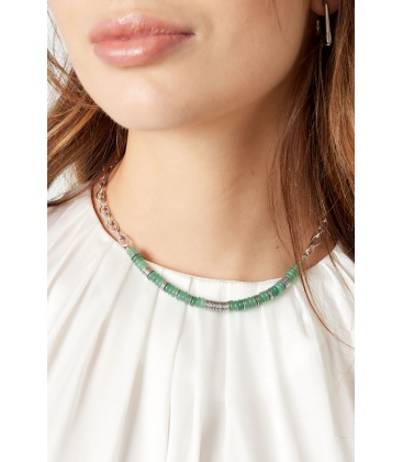 Goudkleurige schakel halsketting met groene natuur stenen kralen van Yehwang