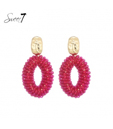 Roze glas kralen oorhangers met goudkleurig oorstukje - Sweet7