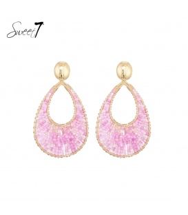 Trendy roze ovale kralen oorhangers met goudkleurig oorstukje - Sweet7