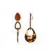 Bruine oorclips met 2 hangers waarvan 1 hanger is bedrukt