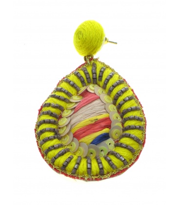 Gele oorhangers met raffia, koord, pailletjes en kralen