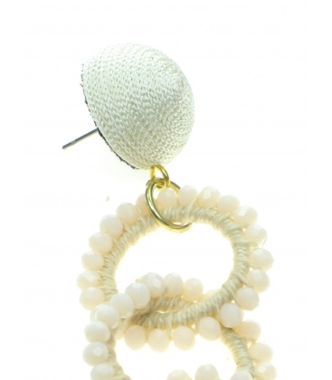 Crèmekleurige oorhangers met glaskralen en draad