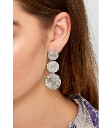 Goudkleurige oorhangers met 3 bewerkte rondjes