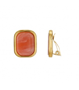 Roze oorclips met een goudkleurige rand