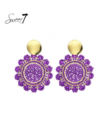 Paarse glas kralen oorhangers met een goudkleurig oorstukje