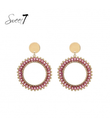 Roze glas kralen oorhangers met een goudkleurig oor stukje