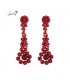 Rode lange oorhangers met glas kralen