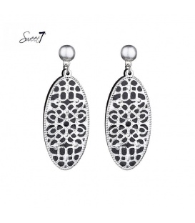 Zwart met zilverkleur langwerpige lichte oorbellen met zwarte inleg