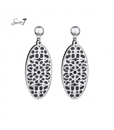 Zwart met zilverkleur langwerpige lichte oorbellen met zwarte inleg