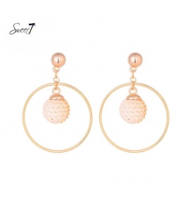 Goudkleurige oorbellen met ronde hanger en bolletje met oranje pailletten