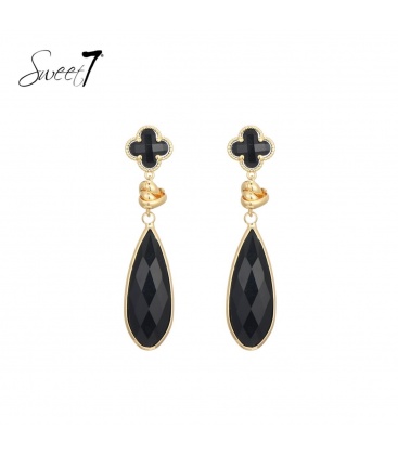 Zwarte oorhangers met een goudkleurige knoop