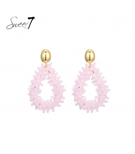 Roze glas kralen oorhangers met een goudkleurig oor stukje