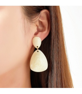 Trendy Creme Oorclips met Wit Dessin - Must-have Mode Accessoire