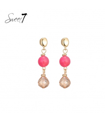 Roze oorhangers met een glas kraal en een goudkleurig oor stukje