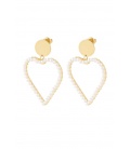 Goudkleurige oorhangers in de vorm van een hart met kunst pareltjes