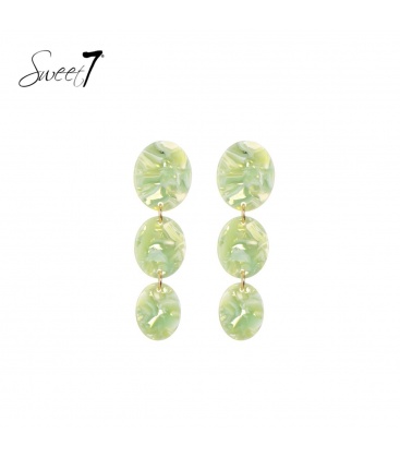 Groen gekleurde oorhangers met 3 elementen