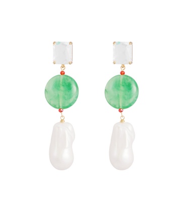 Groene oorhangers met een witte imitatie parels