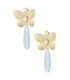 Licht blauwe oorhangers met een goudkleurige vlinder