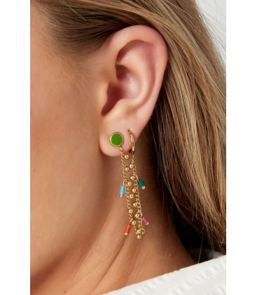 Goudkleurige dubbele oorhanger met gekleurde glas kralen ( 1 stuks)