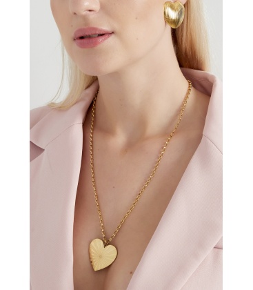 Goudkleurige halsketting met als hanger een hart