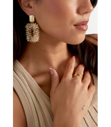 Licht roze vierkante oorhangers van glas kralen