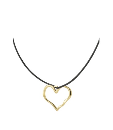 Halsketting van zwart koord met een goudkleurige harten hanger