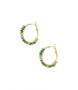 Goudkleurige oorringen met groene glas steentjes