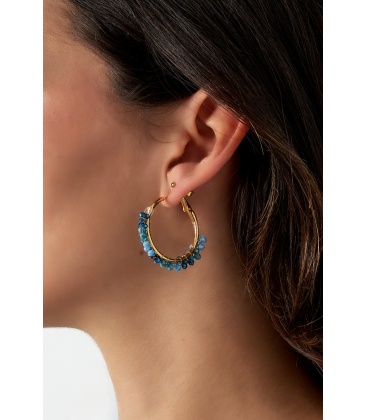 Goudkleurige oorringen met blauwe glass steentjes