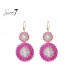 Roze glas kralen oorhangers en met goudkleurige details