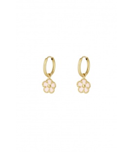 Goudkleurige oorringen met een roze bloemetje