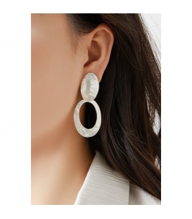 Goudkleurige oorclips met gehamerd motief