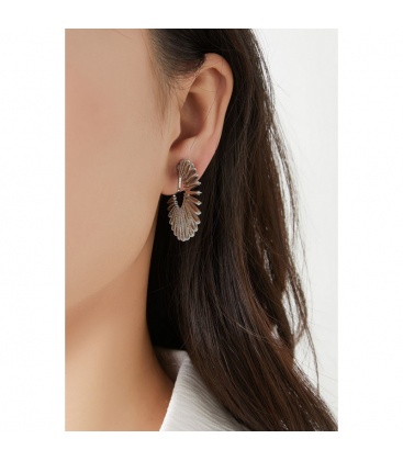 Oorclips goudkleurig met een mooi design