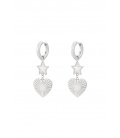 Zilverkleurige oorringen met hart en een sterretje
