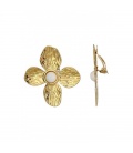 Oorclips goudkleurig in bloem vorm met een wit hart