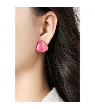 Blauwe oorclips in drie hoeks vorm