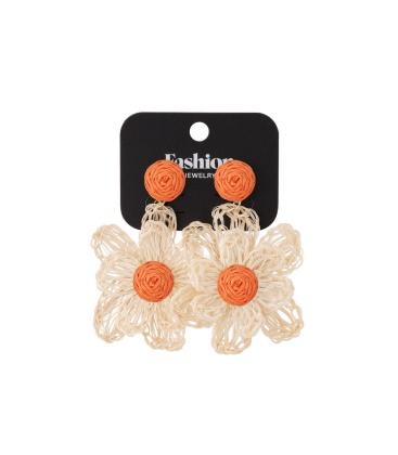 Oranje bloemen oorhangers van raffia